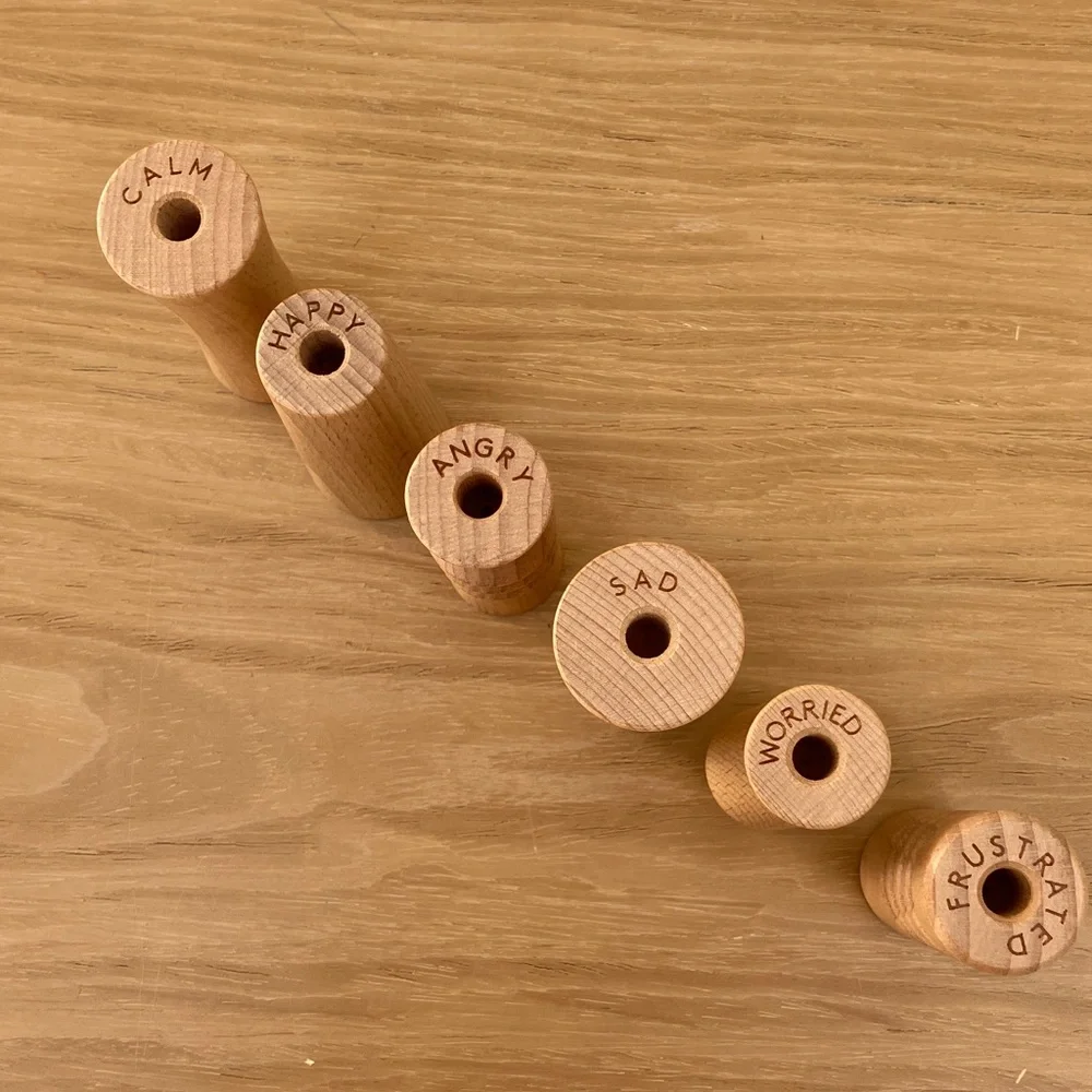 LOVEVERY Wooden Emotion Dolls & Feelings Flashcards